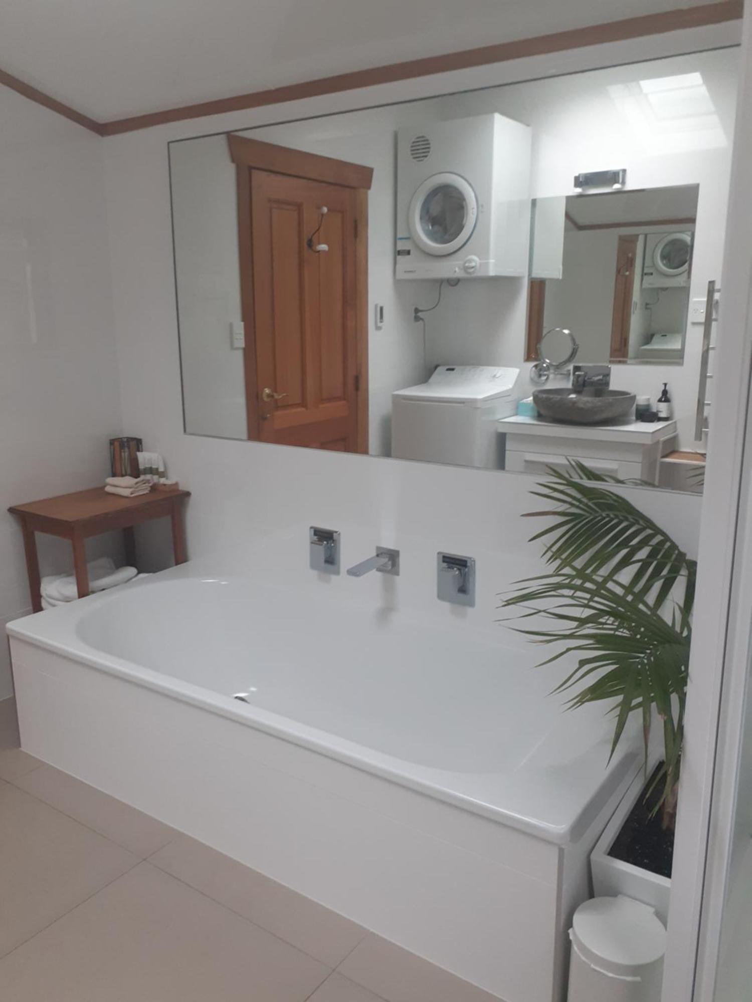 Tarawhata Thermal Apartment New Plymouth Exteriör bild